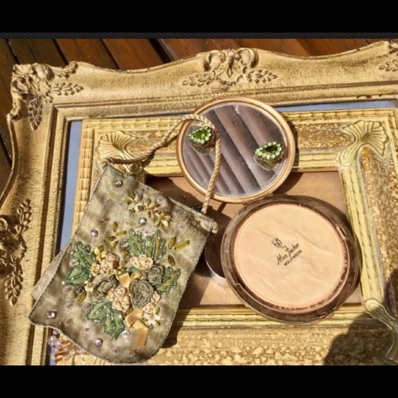 IVORY DAMASK TABLECLOTH NWOT 70” X 84” - Picture 9 of 16